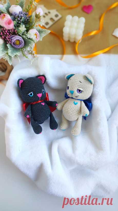 PDF Котики День и Ночка крючком. FREE crochet pattern; Аmigurumi toy patterns. Амигуруми схемы и описания на русском. Вязаные игрушки и поделки своими руками #amimore - котята из обычной пряжи, котик, кот, кошка, кошечка, котёнок.