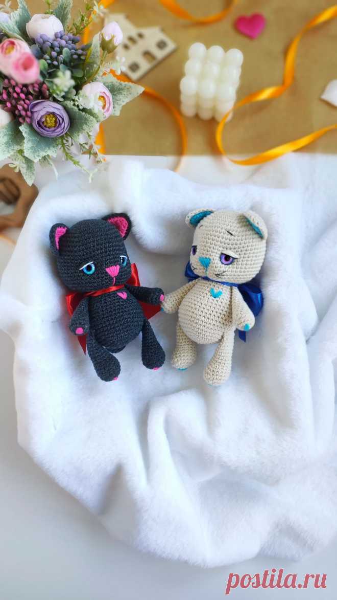 PDF Котики День и Ночка крючком. FREE crochet pattern; Аmigurumi toy patterns. Амигуруми схемы и описания на русском. Вязаные игрушки и поделки своими руками #amimore - котята из обычной пряжи, котик, кот, кошка, кошечка, котёнок.