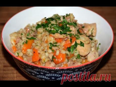 Перловая Каша с Курицей в Мультиварке Скороварке Редмонд Рецепты для скороварки мультиваркиВремя приготовления:
В скороварке 1 час
Набор давления 10-15 мин
В мультиварке от 2-х часов.
Программа &quot;Тушение&quot;
Приятного аппетита!!!

Перловка - 300 г (промыть и замочить на час-два)
Кура - 600 г 
Морковь - 250 г
Бульон или вода 450 мл ( с бульоном вкуснее)
Смесь перцев 1 ч.л.
Соль по вкусу