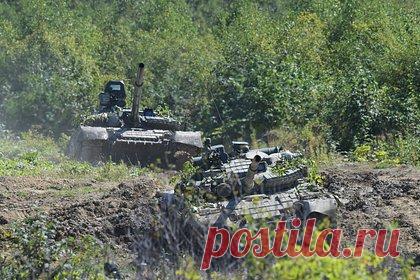 В Британии изучат подбитые российские танки из зоны СВО. Глава штаба обороны британских Вооруженных сил адмирал Тони Радакин сообщил, что несколько сбитых российских танков, уничтоженных в зоне проведения специальной военной операции, доставлены в Великобританию. Их передадут в научно-техническую лабораторию, расположенную на территории технопарка Портон-Даун.