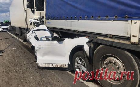 Пять человек погибли в ДТП с 3 фурами и легковушкой под Нижним Новгородом. Три грузовика и легковая машина столкнулись под Нижним Новгородом, сообщило региональное управление МВД.