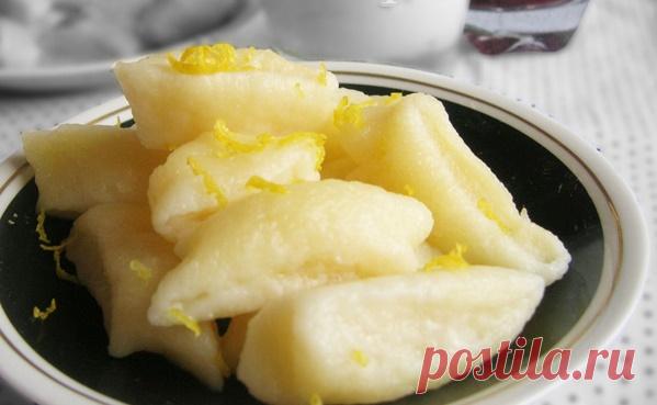 Традиционные, но не привычные Яблочные галушки. 


Побробуйте, не пожалеете!









Ингредиенты:

4 яблока;
120 г муки;
3 яйца;
30 г сахара;
45 мл молока;
2 г соли.

Приготовление:
Яблоки очистить от семечек и шкурки, натереть на мелкой терке.Яйц…