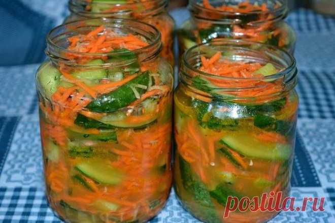 Огурцы по-корейски с морковью на зиму Этот салат или закуска готовится без варки, путем маринования. Получаются очень вкусные, остренькие, хрустящие маринованные огурцы с морковкой. Попробуйте!

Ингредиенты:

2,5 кг огурцов
3 средние морк…