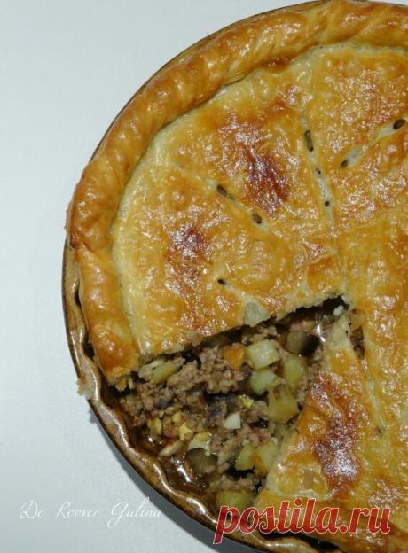 Пирог с мясом и баклажанами.