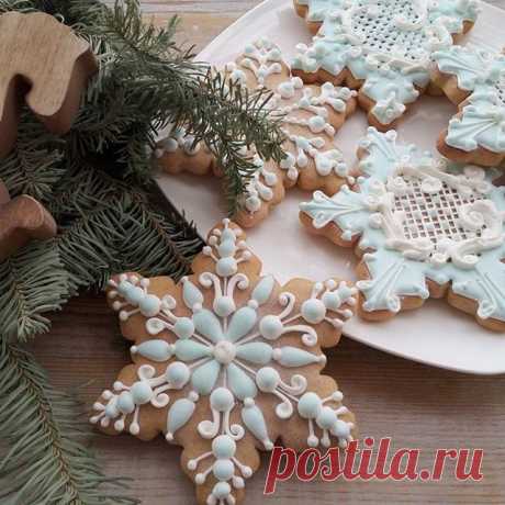 Обожаю зиму и ощущения, что приближаются поаздники... Пряничные снежинки для Конкурса #вкусный_новыйгод_2017 от @nataliaromanyuk @natashasechenova @photofon_54 #justsweetphoto_вкусныйнг