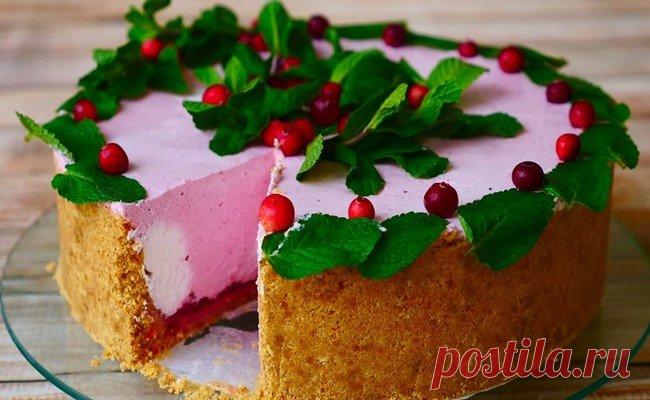 Зимний торт «Снегири» без выпечки: красота неописуемая Когда смотришь на этот зимний торт «Снегири», думаешь: ну как же без выпечки? На самом деле – без выпечки!