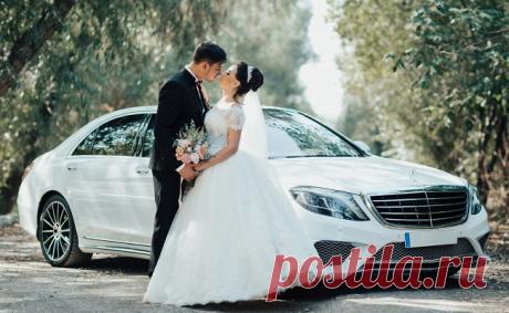 Свадьба – это событие, к которому молодожены и их родители начинают подготовку задолго до его наступления, ведь потребуется решить множество различных задач, чтобы торжество было удивительным и запоминающимся. Потребуется купить наряды для жениха и невесты, подобрать помещение, где будет проходить праздничный банкет, пригласить фотографа и оператора, обдумать маршрут движения кортежа молодоженов и, конечно, решить транспортный вопрос.