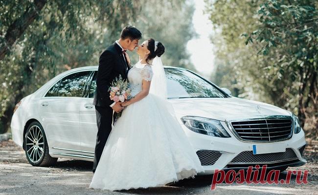 Свадьба – это событие, к которому молодожены и их родители начинают подготовку задолго до его наступления, ведь потребуется решить множество различных задач, чтобы торжество было удивительным и запоминающимся. Потребуется купить наряды для жениха и невесты, подобрать помещение, где будет проходить праздничный банкет, пригласить фотографа и оператора, обдумать маршрут движения кортежа молодоженов и, конечно, решить транспортный вопрос.