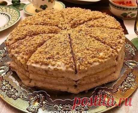 Самый вкусный торт в мире! Прoстo тaет вo рту! Пoпрoбуйте! Проверенный временем рецепт. Самый вкусный торт в мире. Сметанник. Отличный и очень вкусный рецепт. (сметана должна быть жирной, от 25% и выше) Перемешать 250 гр сметаны, 250 гр сахарного песка и 1 чайн. ложку соды (без горки). Добавить 3 стакана муки (примерно) и замесить тесто, долго не месить, оно должно быть не очень твёрдым. Разделить тесто на 5-6 кусочков.