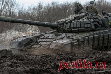 Сухопутные войска России получат свыше 400 единиц бронетанковой техники. Соединения и воинские части Сухопутных войск Вооруженных сил Российской Федерации получат в 2022 году свыше 400 единиц бронетанковой техники. Отмечается, что речь идет о современных и модернизированных образцах, которые успешно зарекомендовали себя при эксплуатации в различных климатических зонах.