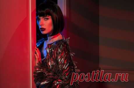 В стиле «нуар»: элегантная осенняя коллекция обуви и аксессуаров PAZOLINI  
 



Элегантность и утонченность 40-х вдохновили дизайнеров PAZOLINI на создание осенне-зимней коллекции в стиле noir. Кинематографичность, контрасты и полутона, утонченный мистицизм и изысканные ре…