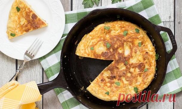 Испанский картофельный омлет - У нас так Испанский картофельный омлет подготовка: -10 минут, приготовление: 30 минут количество порций: 6, сложность: Очень просто Для приготовления традиционного испанского картофельного омлета (или тортильи) потребуется всего несколько простых ингредиентов...