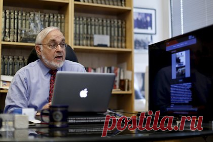 Центр «охотника за нацистами» напомнил про связь Канады с военными преступниками. Центр «охотника за нацистами» Симона Визенталя призвал премьер-министра Канады Джастина Трюдо открыто осудить дивизию СС «Галичина». Директор отдела глобальных социальных действий Центра раввин Авраам Купер напомнил, что никто не приставлял пистолет к виску, требуя от украинцев служить в этом подразделении.