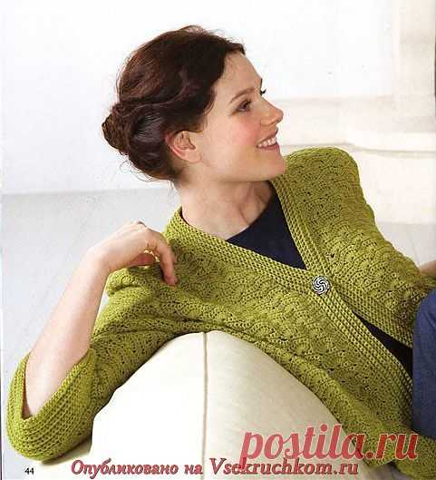 Жакет, вязанный крючком, необычным узором. Чередование ракушек и полосок образует красивые фактурные волны. | Все крючком.ру