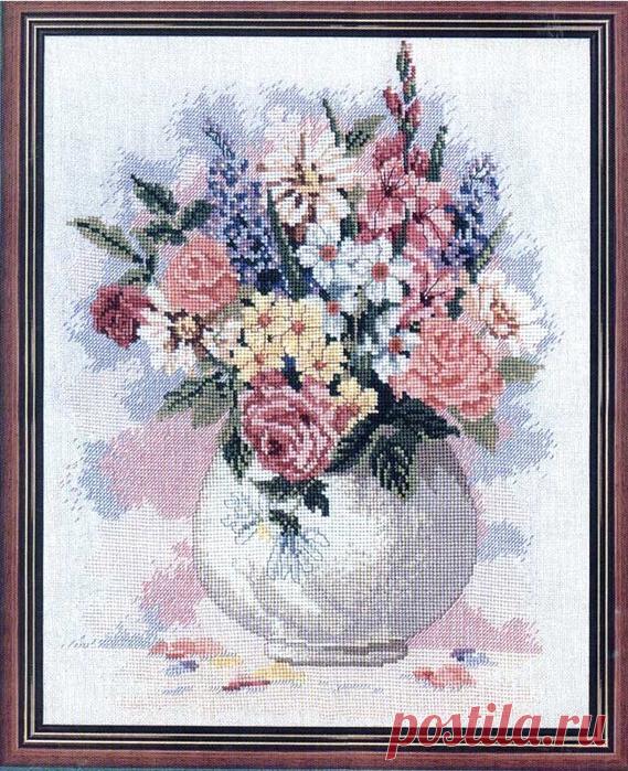 Вышивка. Букет в вазе