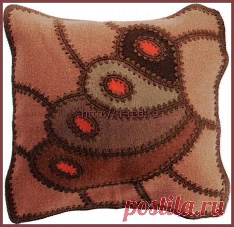 Подушка &quot;Бабочка&quot; из остатков драпа, соединённых крючком. / Обсуждение на LiveInternet - Российский Сервис Онлайн-Дневников