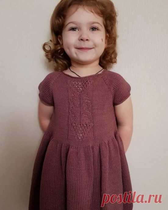 Вязаное детское платье спицами: тепло, комфорт и красота своими руками Вязаное платье для девочки — это не просто одежда, а маленькое произведение искусства, созданное с заботой и любовью. Связанное спицами, оно смотрится особенно нежно: фактурная вязка, аккуратные детали, а главное — комфорт, так необходимый детям.Почему стоит связать платье для...