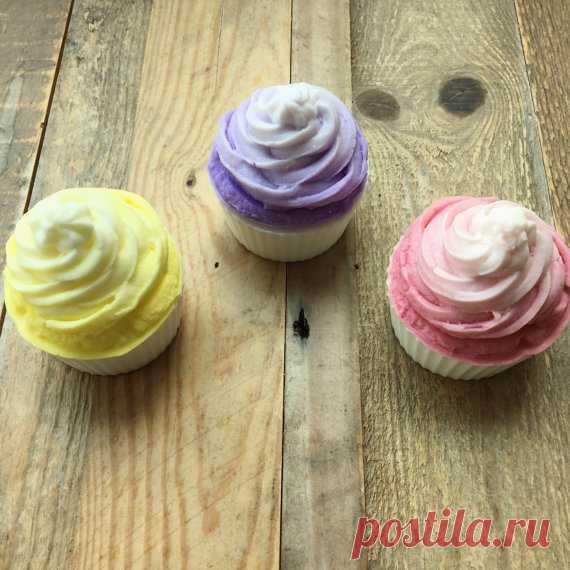 3 Ombre Soap Cupcakes, homemade soap, goat milk soap, Soaps, cake soap, soap wedding favors, party favor, cute gifts These skin nourishing, all natural goat milk, adorable soap cupcakes are perfect for a lovely gift, party favor, or a feel-good item for your own home! Price is $17.50 for a set of 3 cupcakes in a white gift box. They weigh about 4 oz each, and are the size of a standard cupcake. Please message me for larger and/or custom orders and party favor packs. Price ...