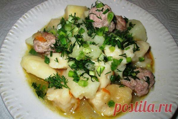 Один из вкуснейших шедевров Украинской кухни! Попробуйте - не пожалеете! "Галушки с картошкой и фрикадельками" Вот рецепт...