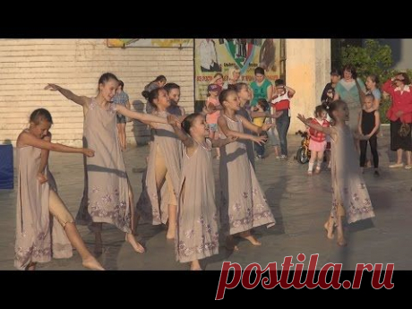 За окошком месяц май - YouTube