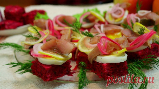 ЧТО-ТО НОВЕНЬКОЕ на новогодний стол! ТРИ вкусных салата из обычной СЕЛЁДКИ