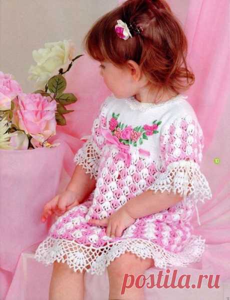 Яркое, красивое детское платье крючком - схема и описание