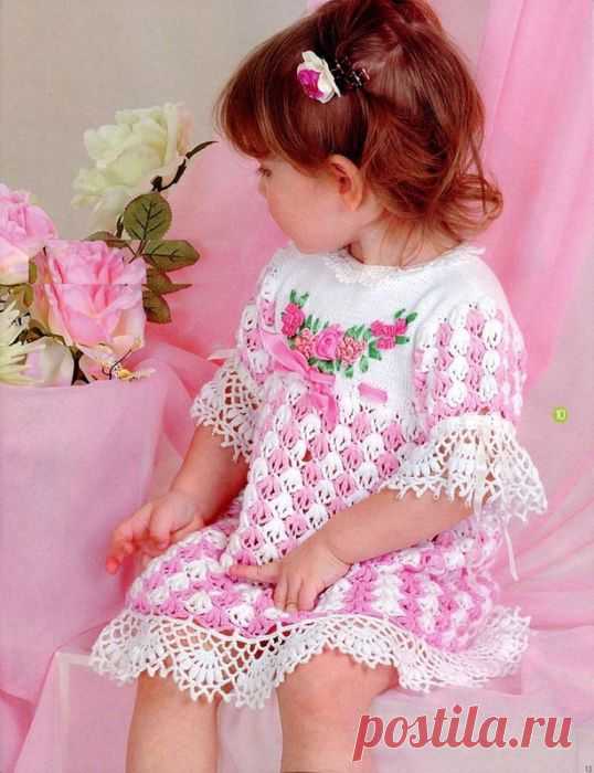 Яркое, красивое детское платье крючком - схема и описание