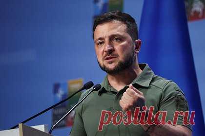 В Госдуме заявили об «ополячивании» Украины Зеленским. Президент Украины Владимир Зеленский ведет процесс «ополячивания» Украины, заявил спикер Госдумы Вячеслав Володин. По его словам, Зеленский рассчитывает, что в благодарность киевские кураторы дадут президенту Украины подольше удержаться во власти.