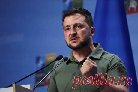 В Госдуме заявили об «ополячивании» Украины Зеленским. Президент Украины Владимир Зеленский ведет процесс «ополячивания» Украины, заявил спикер Госдумы Вячеслав Володин. По его словам, Зеленский рассчитывает, что в благодарность киевские кураторы дадут президенту Украины подольше удержаться во власти.