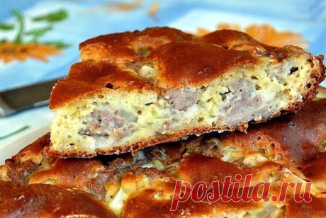 Пирог с мясом «Легче не бывает» Ингредиенты: -2 яйца -0.5 ч. ложка соли -1 стакан муки -1 стакан кефира -0.5 ч. ложка соды Начинка: -300 гр фарша -2-3 луковицы, порезать кубиками -соль,