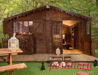 Этот Коттедж Сделан Полностью Из Шоколада. Только Посмотрите На Его Интерьер! | Тысяча и одна идея Небольшой дом, почти полностью изготовленный из 1,5 тонн сладкого угощения, доступен для бронирования.Шоколадный коттедж расположен на территории французского музея национальной керамики в Севре (пригород Парижа). Его площадь 18 квадратных метров, что позволяет разместить четырех гостей. Все шоколадные элементы в доме съедобны.