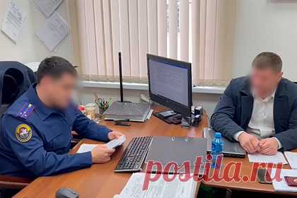 СКР показал видео с задержанным мэром Краснодара. Задержанного по подозрению в получении взятки в особо крупном размере нового мэра Краснодара Андрея Алексеенко показали на видео. На кадрах чиновник в пиджаке и белой рубашке сидит в кабинете следователя СКР, который сообщает задержанному, что он задержан за получение взятки через посредника.