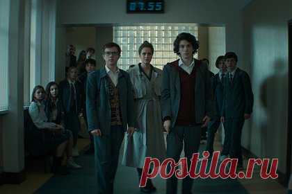 Вышел трейлер ремейка «Гостьи из будущего». Российская кинокомпания Central Partnership опубликовала трейлер фантастического фильма «Сто лет тому вперед», ремейка «Гостьи из будущего». В картине, снятой по одноименной повести Кира Булычева, появятся такие актеры как Александр Петров, Юра Борисов, Марк Эйдельштейн.