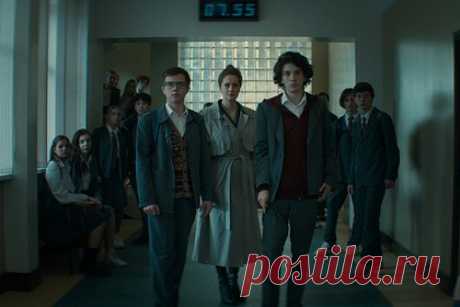 Вышел трейлер ремейка «Гостьи из будущего». Российская кинокомпания Central Partnership опубликовала трейлер фантастического фильма «Сто лет тому вперед», ремейка «Гостьи из будущего». В картине, снятой по одноименной повести Кира Булычева, появятся такие актеры как Александр Петров, Юра Борисов, Марк Эйдельштейн.
