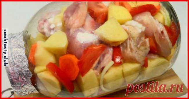 Ужин, приготовленный в банке . Милая Я Это так просто и вкусно! Ингредиенты: Куриный окорок 1 кг Картофель 10 шт. Лук 1 шт. Морковь 1 шт. Помидор 2 шт. Лавровый лист 2 шт. Соль Черный перец (молотый) Подробное приготовление замечательного ужина смотрите в видео ниже. Приятного аппетита!