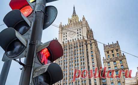 Politico узнал, когда в ЕС обсудят 11-й пакет санкций против России. Последний, 10-й пакет санкций ЕС против России был согласован 25 февраля. Тогда под ограничения попали 96 организаций, а также битум и каучук. По данным Politico, ЕС обсудит новый пакет санкций после католической Пасхи
