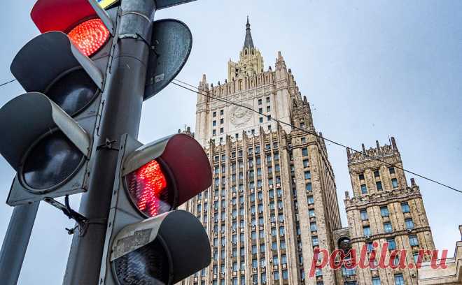 Politico узнал, когда в ЕС обсудят 11-й пакет санкций против России. Последний, 10-й пакет санкций ЕС против России был согласован 25 февраля. Тогда под ограничения попали 96 организаций, а также битум и каучук. По данным Politico, ЕС обсудит новый пакет санкций после католической Пасхи