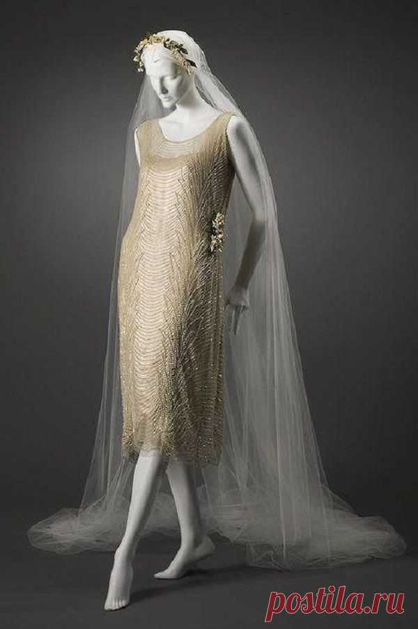 200-летняя история свадебного наряда: эти фотографии удивят любую современную невесту