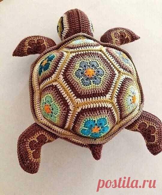 Пост на стене Вязаная черепаха.