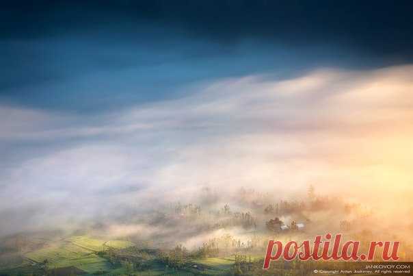 Рассвет с вулкана Батур. Бали, Индонезия. Автор фото — Антон Янковой: nat-geo.ru/photo/user/49098/