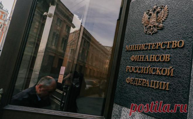 Минфин предложил разрешить экспортерам получать авансы наличными. Сейчас российские экспортеры могут рассчитывать на наличные только по факту поставки товаров за рубеж. Минфин по предложению Центробанка хочет распространить эту возможность и на авансовые платежи за российские товары