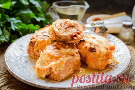Рецепт: Куриные рулетики с помидорами и сыром (в духовке) на RussianFood.com