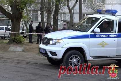 Начальник отделения полиции Мелитополя погиб в результате взрыва. Утром 27 апреля в Мелитополе прогремел взрыв. Взрывное устройство сработало в 05:15 на улице Кирова у дома начальника Приазовского отделения полиции Александра Мищенко. По предварительным данным 42-летний Мищенко был ранен в результате взрыва и доставлен в больницу, где скончался.