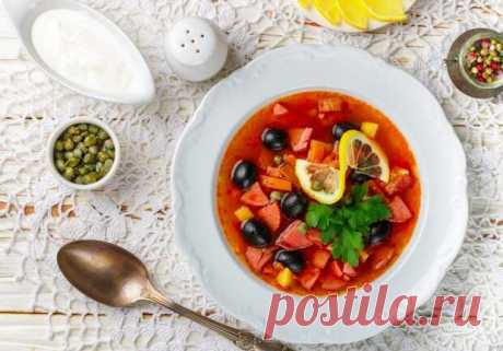 Как приготовить солянку: 5 рецептов и 5 секретов - Будет вкусно - 16 октября - 43152277219 - Медиаплатформа МирТесен С наступлением холодов, в наше меню активно возвращаются первые блюда. На обед уже хочется чего-то густого, сытного и согревающего. Солянка – один из таких вариантов. Этот насыщенный суп, на самом деле, можно приготовить не только из копченостей, ингредиенты для солянки бывают самыми разными. В - 16 октября - 43152277219 - Медиаплатформа МирТесен