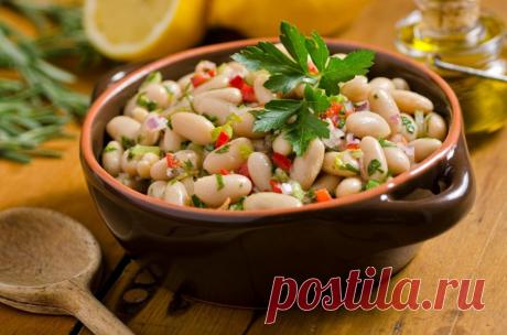 Фасоль по-итальянски Пряное ароматное блюдо из фасоли с овощами.Ингредиенты: фасоль - 600 г чеснок - 10 зубчиков помидоры - 4 шт. лук - 1 шт. базилик - 1 ст. л. сушеная петрушка - 1 ст. л. итальянские травы - 1 ст. л. красный перец - по вкусу соль - 2 ч. л. черный перец - 1 ч. л. лавровый лист - 2 шт. вода -...