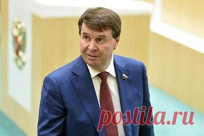 Стало известно о реакции крымчан на признание ДНР и ЛНР. Член комитета Совфеда по международным делам Сергей Цеков заявил о поддержке крымчанами признания Россией Донецкой и Луганской народных республик. По его словам, жители полуострова всегда осознавали самоопределение жителей ДНР и ЛНР. На Украине же упорно этого просто не осознавали, добавил политик.