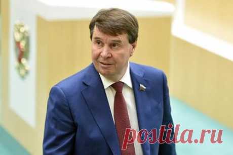 Стало известно о реакции крымчан на признание ДНР и ЛНР. Член комитета Совфеда по международным делам Сергей Цеков заявил о поддержке крымчанами признания Россией Донецкой и Луганской народных республик. По его словам, жители полуострова всегда осознавали самоопределение жителей ДНР и ЛНР. На Украине же упорно этого просто не осознавали, добавил политик.