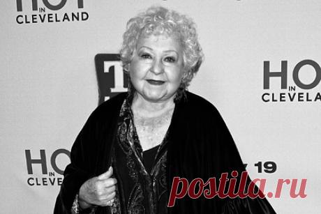 Умерла актриса «Сайнфелда» и «Однажды в Америке». Американская актриса Эстель Харрис, снявшаяся в сериале «Сайнфелд» и фильме «Однажды в Америке», умерла в возрасте 93 лет. Причина смерти не уточняется. Артистка скончалась в городе Палм-Дезерт, штат Калифорния. Фанатам «Сайнфелда» Харрис запомнилась по роли Эстель Костанзы.