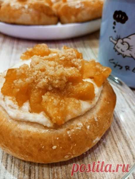 Запись Елены Аленко "По чайку" сегодня с ватрушками. 😋Да не с простыми, а с самыми что ни на есть королевскими👆😍***Ванильное сдобное тесто, с нежнейшей творожной начинкой с цитрусовой ноткой и карамелизированными яблочками и грушей, со штрейзельной посыпкой.) На самом деле, всё настолько просто, что даже описания не требует. ) Но мало ли кто захочет повторить...) ну, вдруг...) видео-рецепт здесь оставлю 👇https://youtu.be/tvA_zMs1uZ8***&lt;b...