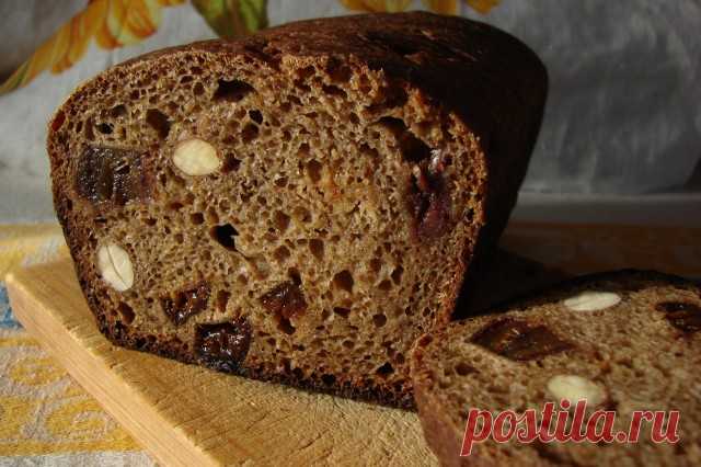 Ржаной заварной хлеб c черносливом, финиками и орехами